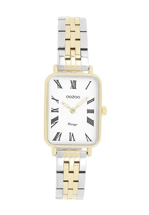Montre rectangulaire en or et argent avec un cadran blanc, des chiffres romains noirs et un bracelet en métal bicolore. Marque : Oozoo.