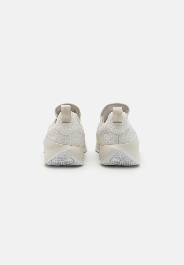 LEBRON TR 1 - Training shoe4