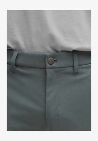 Niewybrane, oil grey