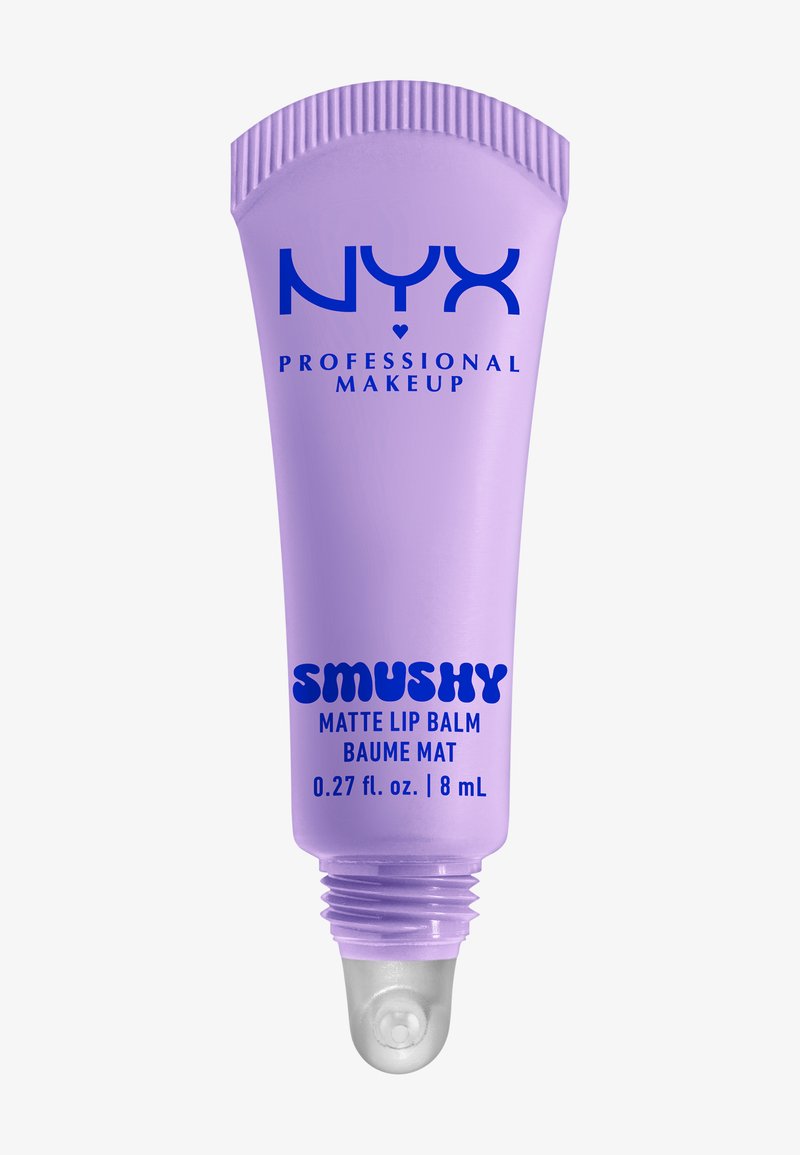 Paarse plastic tube van NYX Smushy Matte Lip Balm met blauwe tekst; heeft een ronde punt en een geribbelde dop. Bevat 0,27 fl oz (8 mL).