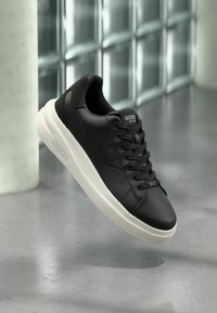 Guess ELBA - Joggesko - black