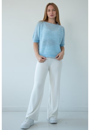 - T-shirt basic