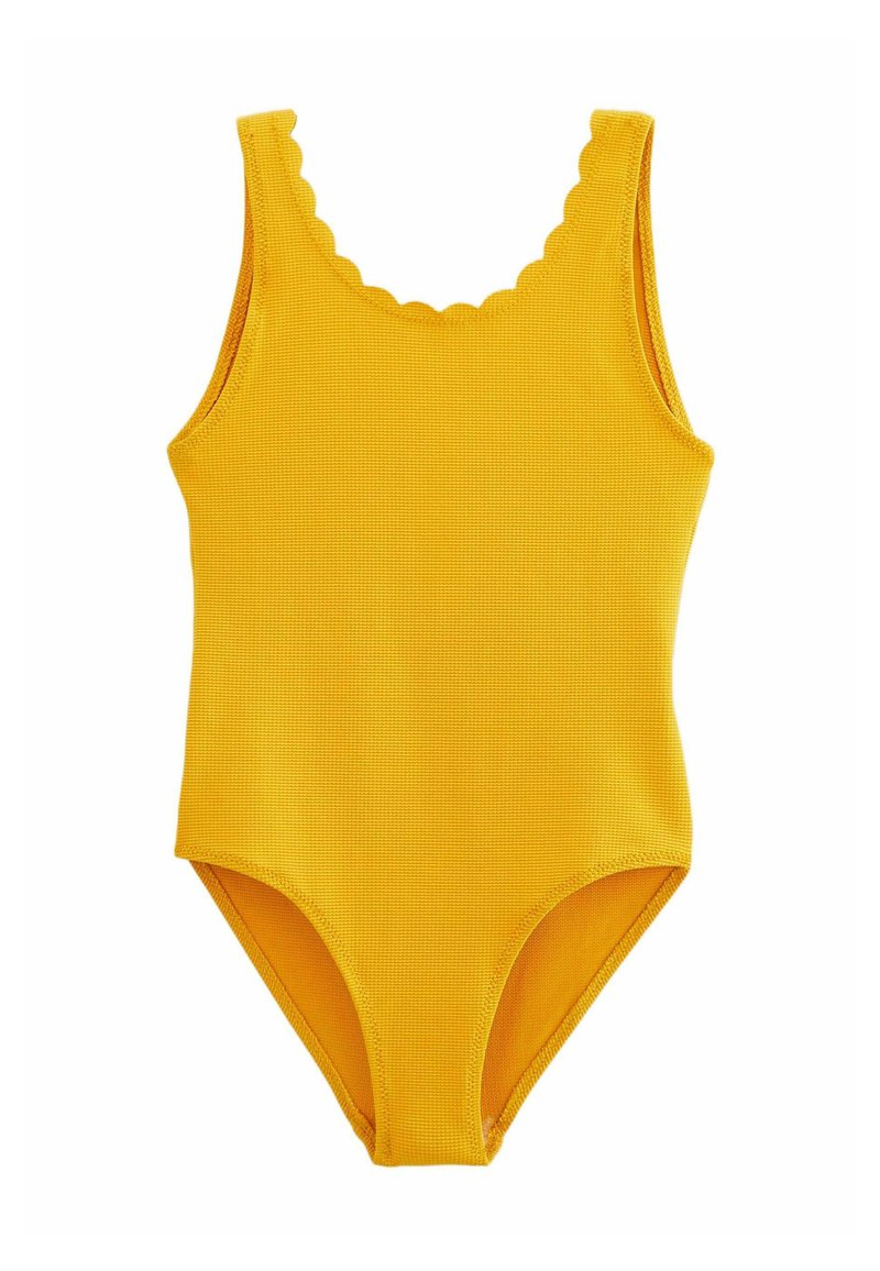 Maillot de bain une pièce jaune avec une texture côtelée, un décolleté festonné et des jambes échancrées. Présente une construction solide et des bords lisses.
