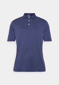 Marineblå polotröja i mjukt tyg, med klassisk krage, treknappsstängning och korta ärmar. Minimalistisk design, slät textur.