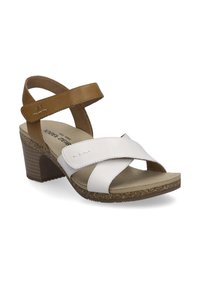 Witte en tan hoge sandaal met gekruiste banden, kurken zool en een glanzende afwerking. Heeft een verstelbaar enkelbandje en een gestructureerde hak.