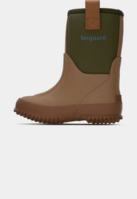 Botte imperméable marron et olive avec semelle texturée et languette de traction, arborant le logo "bisgaard" sur la tige supérieure.