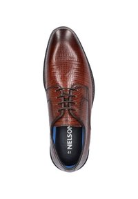 Bruine leren dresschoenen met een krokodillenstructuur, vetersluiting, puntige neus en contrasterende blauwe voering. Maat 41.