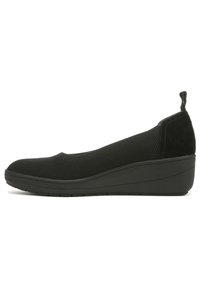 Unselected, black knit