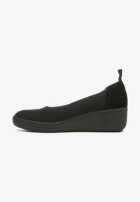 Unselected, black knit