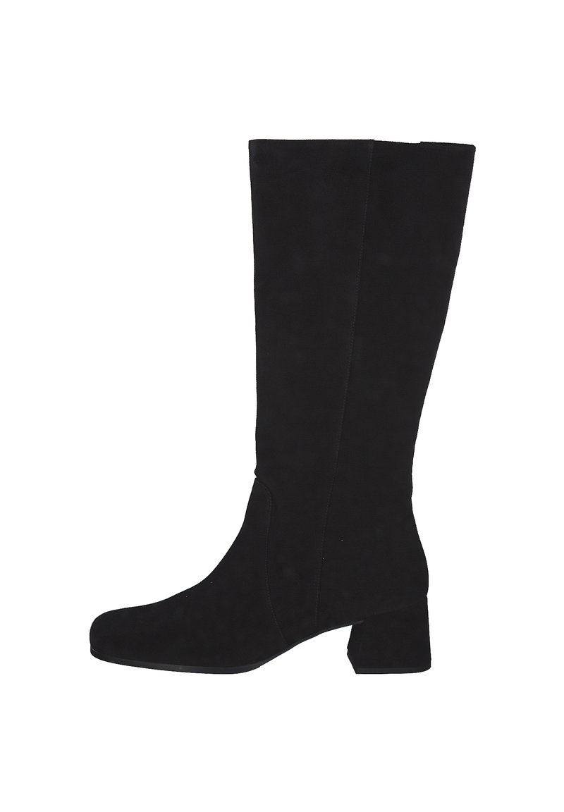 Bottes noires en suède, montantes jusqu'au genou, avec un bout carré et un talon bloc. Présentent une texture lisse et des détails de couture sur les côtés.