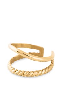 Set de inele din metal auriu, cu un inel cu bandă netedă și curbată și un inel răsucit, ambele cu finisaj lucios. Design simplu și elegant.