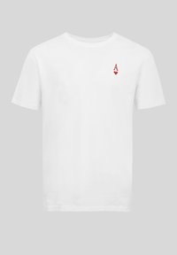 Λευκό T-shirt με κοντό μανίκι και μικρό κόκκινο σύμβολο Άσου Καρδιών στο επάνω αριστερό μέρος του στήθους.