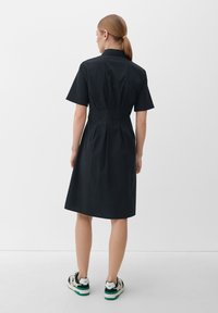 s.Oliver MIT KELLERFALTEN - Sukienka koszulowa