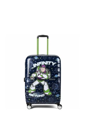 Maleta infantil rígida con Buzz Lightyear de Toy Story, asa verde, cuatro ruedas y texto "Al infinito y más allá" sobre fondo azul marino.