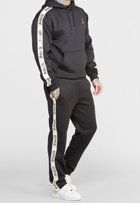 SIKSILK Kapuzenpullover - black