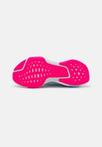 Nike Performance INVINCIBLE 3 - Pantofi de alergare pe asfalt - white/deep royal blue/photon dust/fierce pink/aquarius blue/light orange