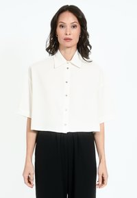 Kijelölve, offwhite