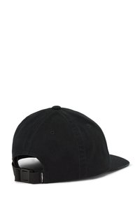 Zwarte baseballpet gemaakt van katoen met een platte rand, gestructureerde stof en een verstelbare band aan de achterkant met een logo.