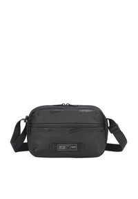 Borsa a tracolla nera realizzata in tessuto resistente, dotata di un compartimento principale con zip, tracolla regolabile e dettagli con logo sulla superficie.