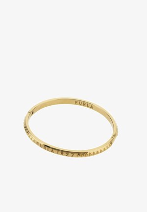 Brazalete bangle de oro con un acabado pulido. Presenta una arista texturizada en un lado y un logo grabado con "FURLA 1927" en el interior.