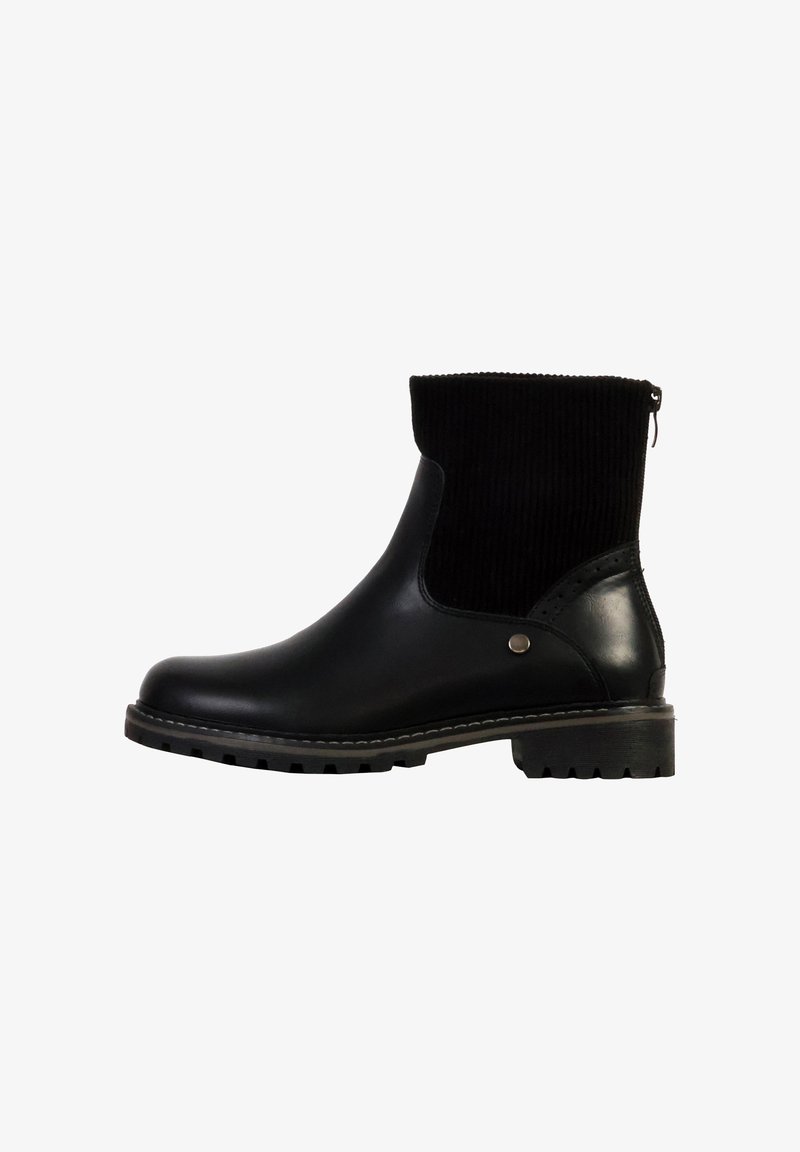 Zwarte enkelboot met een gestructureerde corduroy bovenkant en een glad leren paneel. Voorzien van een zijrits en een robuuste zool.