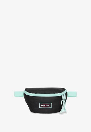 Czarna torba z miętowymi akcentami, zapięcie na zamek, okrągły kształt i boczny pasek. Na przodzie znajduje się logo Eastpak. Wykonana z trwałego materiału.