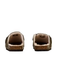 Brune slip-on klipklapper med fleeceforing og korkfodbed, udstyret med to justerbare spænder og en tekstureret gummisål.