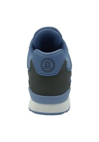 Heren sneakers, met een blauw en zwart kleurenschema, textielstructuur, gevoerde kraag en logodetail op de achterkant. Dikke witte zool.