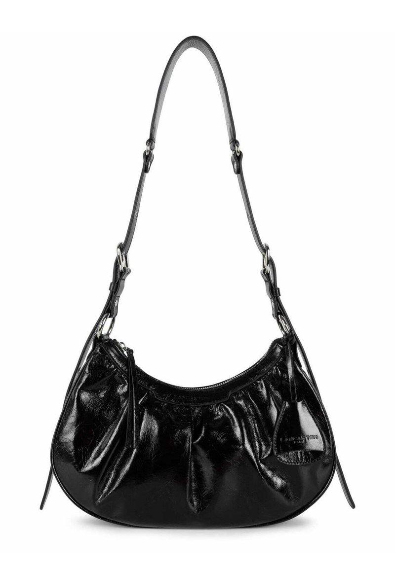 Borsa a spalla in pelle nera con design arricciato, chiusura con zip e tracolla regolabile. Presenta un piccolo badge con logo e una superficie liscia e lucida.