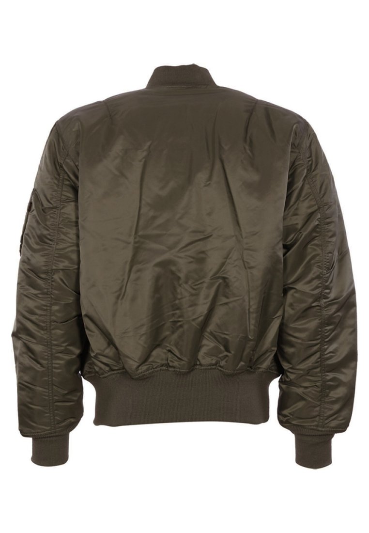 Chaqueta bomber verde oliva con un acabado satinado brillante, cuello y puños acanalados, dobladillo fruncido y detalles de bolsillos laterales.