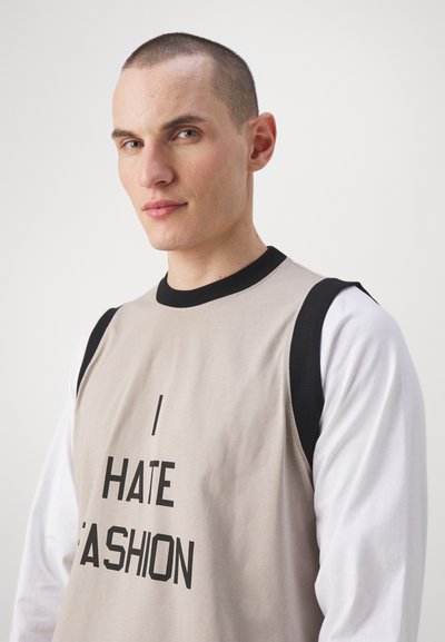 Sunnei I HATE FASHION - Hosszú ujjú felső - white