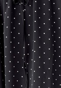 Unselected, black base dot