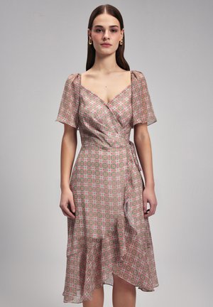 TIE DETAIL PRINTED - Day dress - printed pink