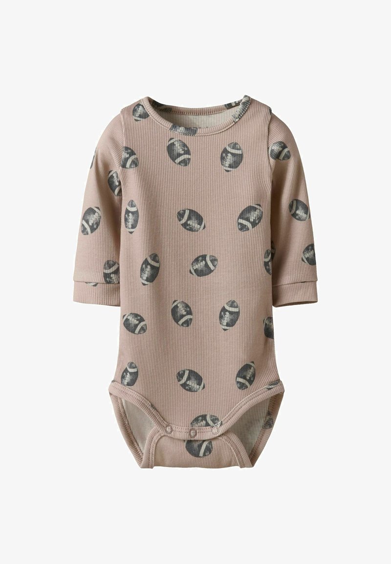 Rozig geribde babyromper met lange mouwen, met een patroon van donkergrijze en witte voetbalsilhouetten, en drukknopen onderaan.