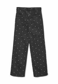 Svart denim bukser med bred ben som har hvite prikker. Fem-lomme design med en synlig merkeetikett på linningen.