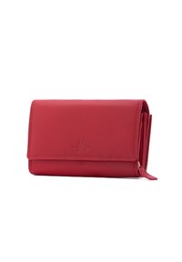 Portefeuille en cuir rouge avec un design pliable, présentant des bords cousus, un logo en relief et plusieurs emplacements pour cartes. Compact et élégant.