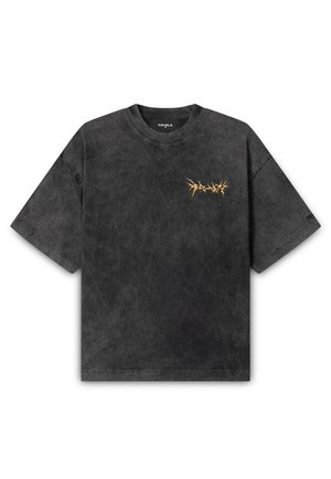 T-shirt noir à manches courtes avec une texture subtilement délavée et un petit motif doré en forme d'épines sur la partie gauche de la poitrine.
