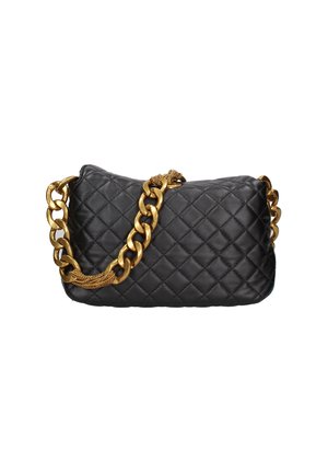 Borsa a tracolla nera trapuntata di forma rettangolare, con una spessa tracolla in catena dorata e una superficie testurizzata.