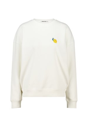 Witte sweatshirt met een ronde halslijn en lange mouwen. Heeft een kleine gele citroen geborduurd op de linker borst. Zachte textuur.