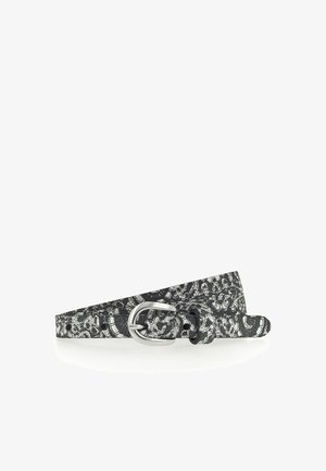 Une ceinture noire en matériau texturé avec une boucle en argent. La sangle présente un motif complexe contrasté sur toute sa longueur.