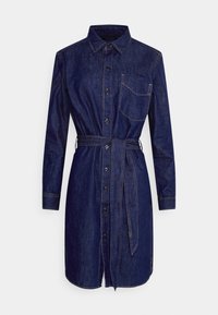 Denimskjortklänning i mörkblått, med krage, långa ärmar, framknappar, bröstficka och ett tygbälte i midjan.