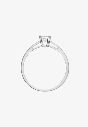 Hõbedane sõrmus, mille keskmes on selge kalliskivi, omades voolujoonelist bändi ja kahte külgaktsenti, mis lisavad disainile detaili.