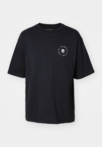 TIMBS ON MY FEET BOX GRAPHIC TEE  - T-shirts print - black