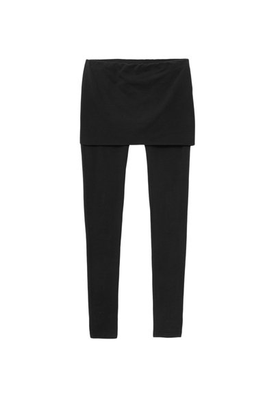Legging noir avec une jupe courte par-dessus, sur fond blanc.