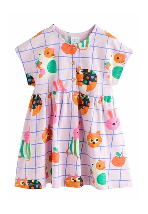 Robe pour tout-petit avec des imprimés d'animaux colorés comprenant des cochons d'Inde, des chats et des lapins sur un fond à carreaux rose et bleu, avec des boutons en bois à l'avant.
