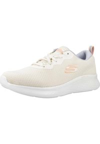 Scarpa atletica color beige chiaro con parte superiore in rete, suola bianca e sottili dettagli rosa. Presenta una punta arrotondata e un colletto imbottito per il comfort.