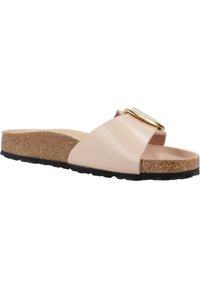 Helle rosa Rutsch-Sandale mit einem breiten Riemen und goldfarbener Schnalle, Korkfußbett und strukturiertem schwarzem Gummisohle.