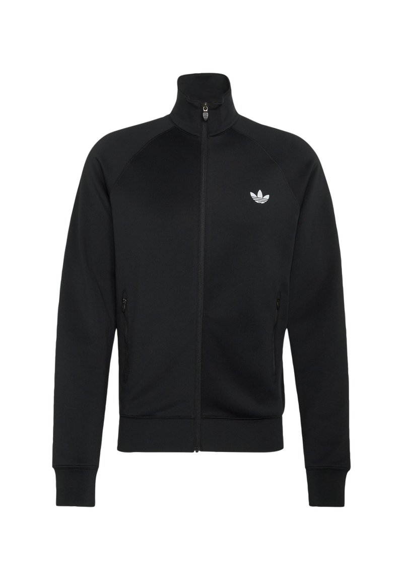 Schwarze Jacke mit Reißverschluss, hohem Kragen, gerippten Bündchen und Saum, seitlichen Reißverschlusstaschen und kleinem weißen Adidas-Logo auf der linken Brust.