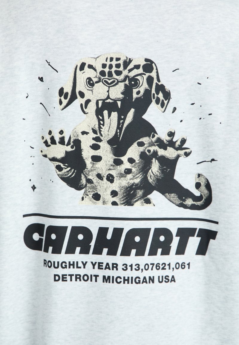 Grå bomullströja med en svart grafik av en prickig hund som visar tungan och tassarna, med "CARHARTT" tryckt under.