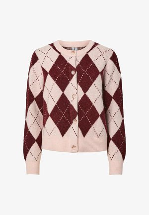Czerwony i różowy kardigan w wzór argyle z okrągłym dekoltem, długimi rękawami oraz zapięciem na guziki z przodu; dzianinowa struktura z prążkowanym dołem i mankietami.